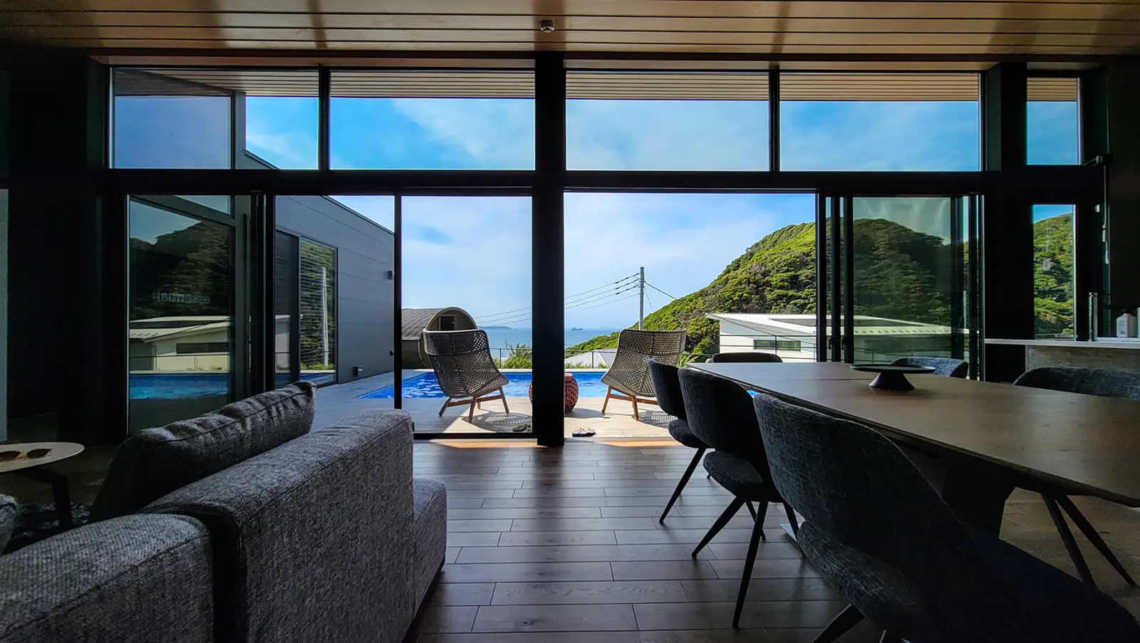 東京湾の海を臨む景色